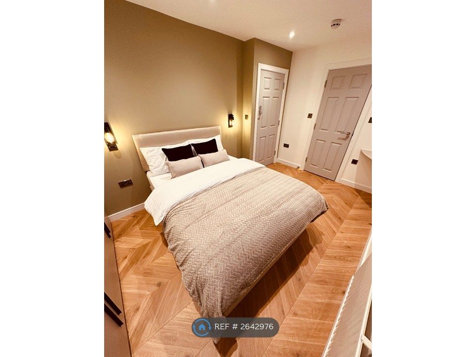 Property photo 1 of 10 Room E