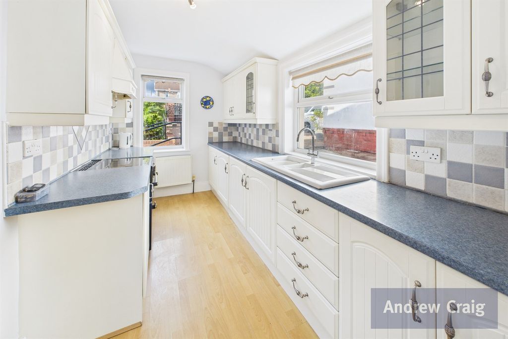 Property photo 3 of 20 Kitchen