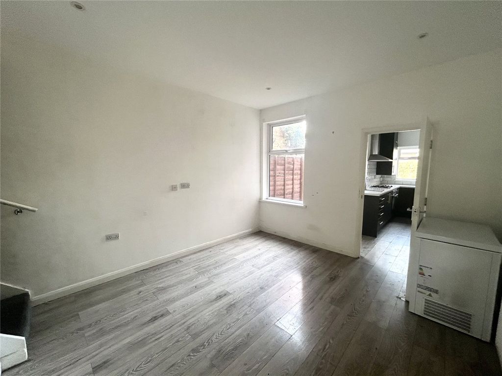 Property photo 2 of 11 Picture No. 21