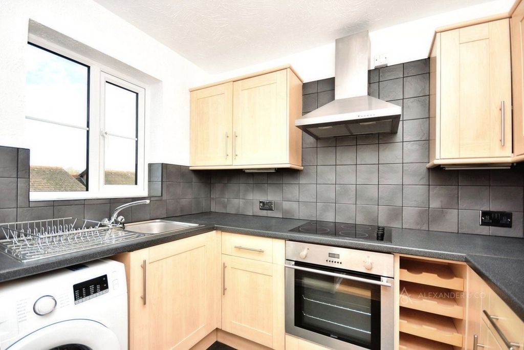 Property photo 2 of 7 Pbox-Img.Jpg