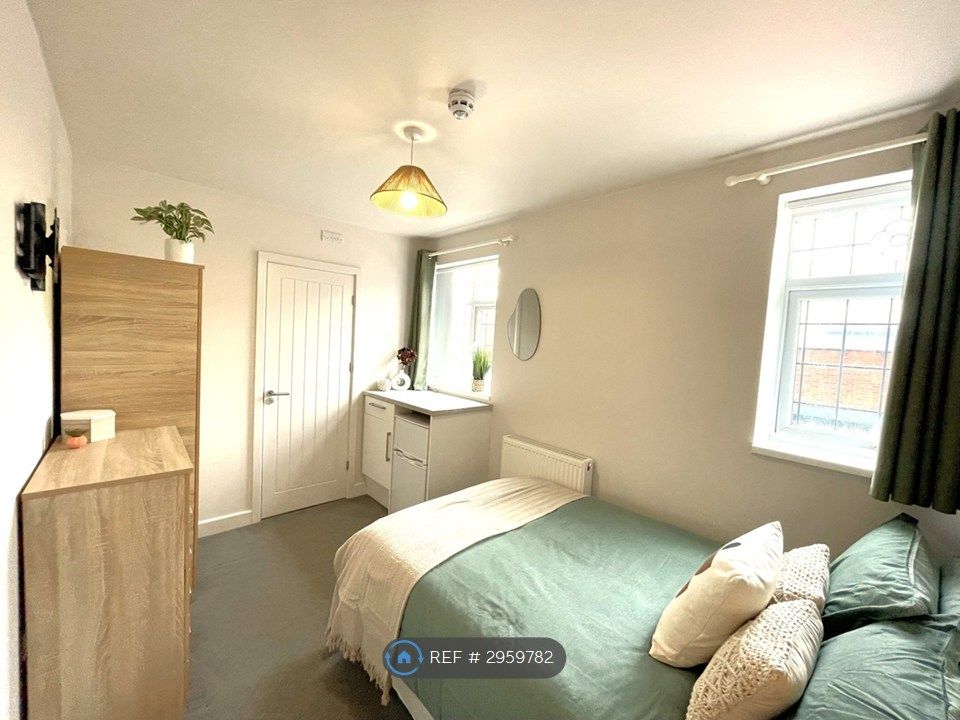 Property photo 3 of 17 Bedroom
