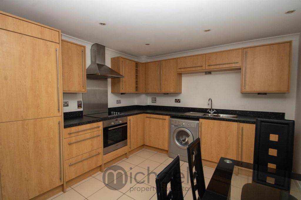 Property photo 2 of 9