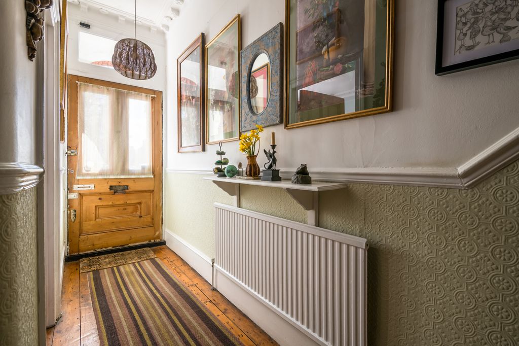 Property photo 3 of 33