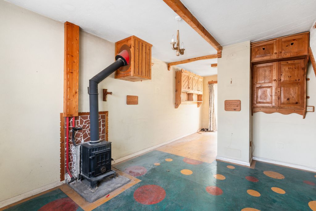 Property photo 2 of 13