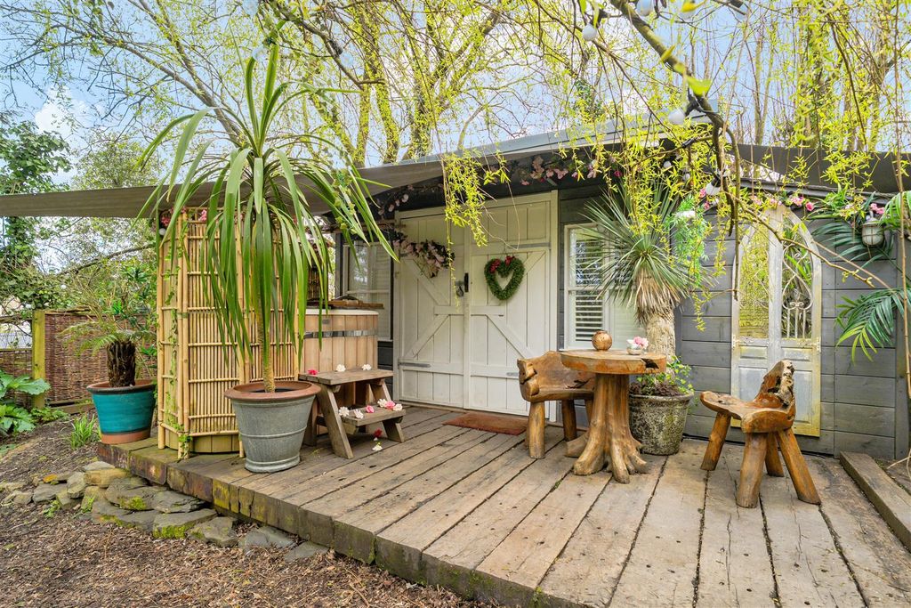 Property photo 2 of 33 2
