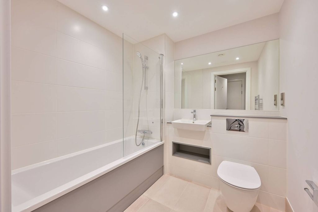 Property photo 3 of 34