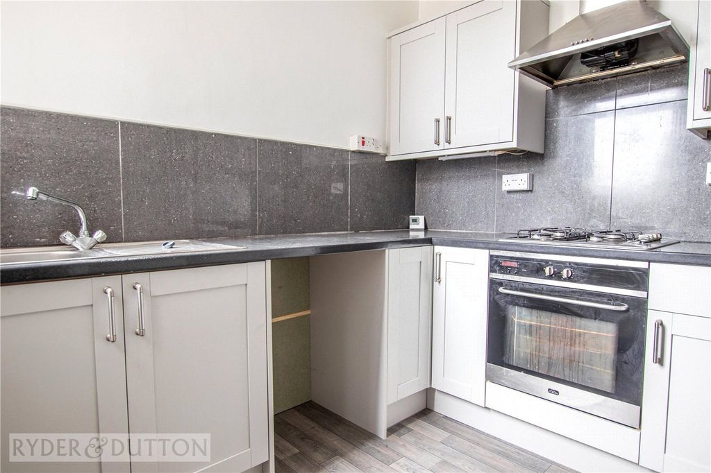 Property photo 2 of 10 Kitchen