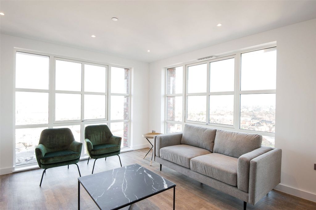 Property photo 2 of 28 Picture No. 21