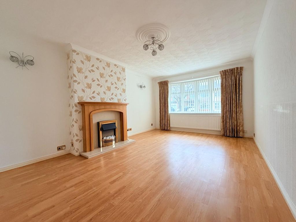 Property photo 2 of 17 Lounge