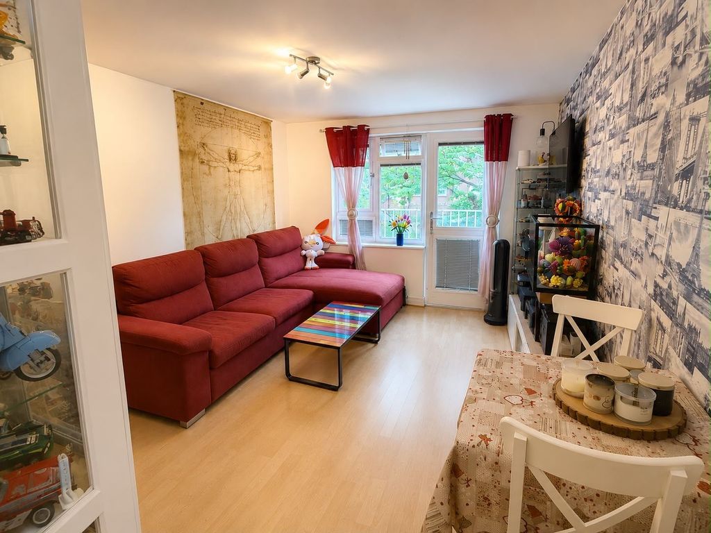 Property photo 3 of 10 Living Rooom