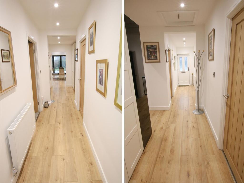 Property photo 3 of 26 Entrance Hall