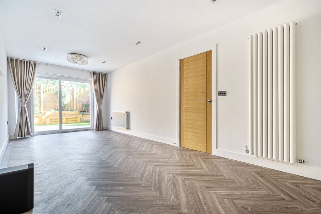 Property photo 3 of 21 Reception