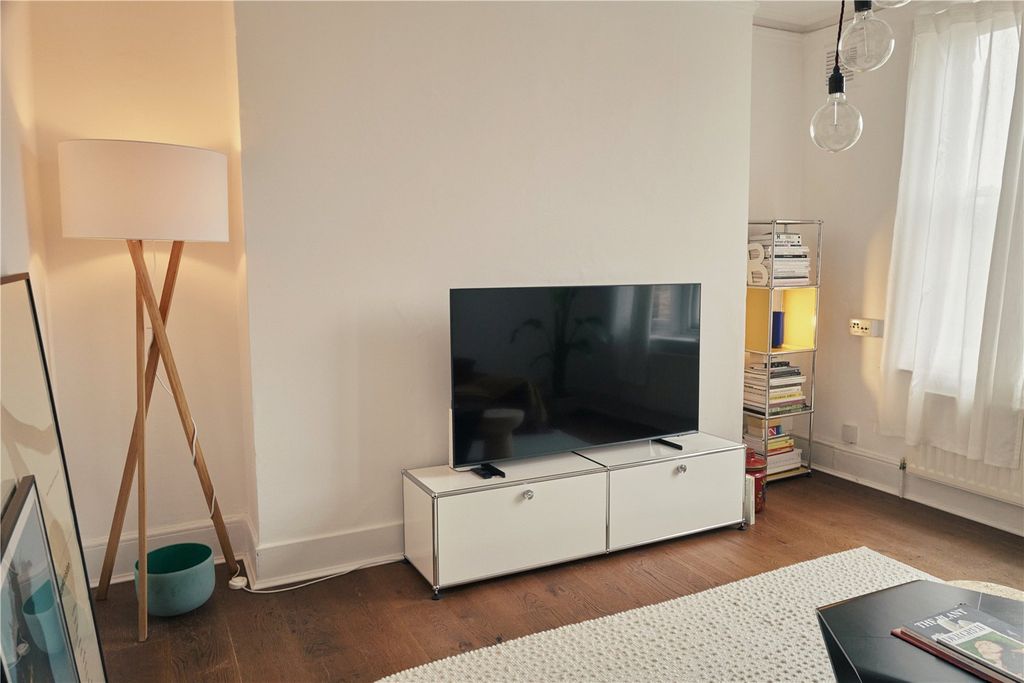 Property photo 3 of 9 Reception