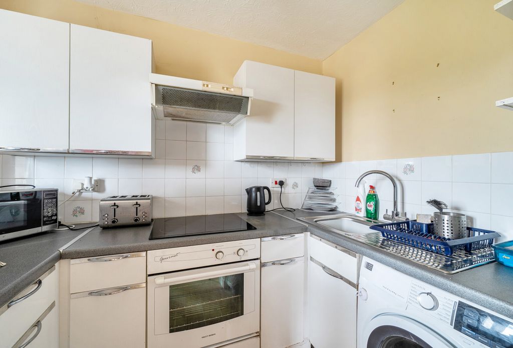 Property photo 3 of 19 1468100-18-6A43d7...