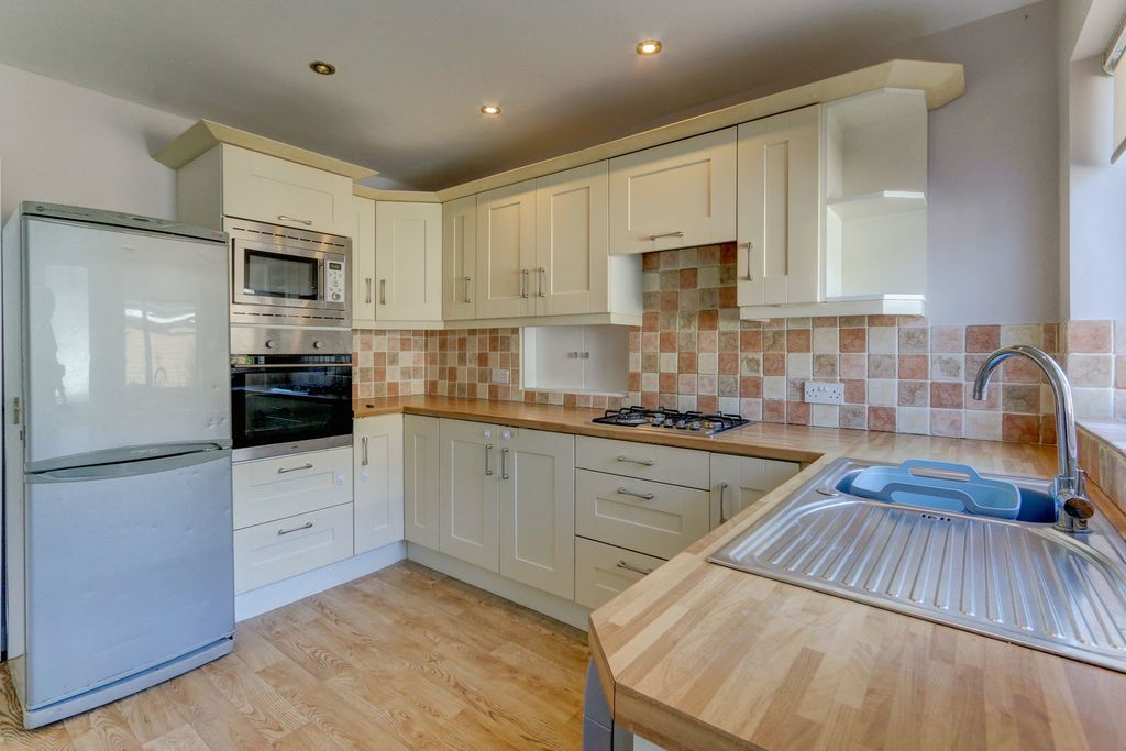 Property photo 3 of 17