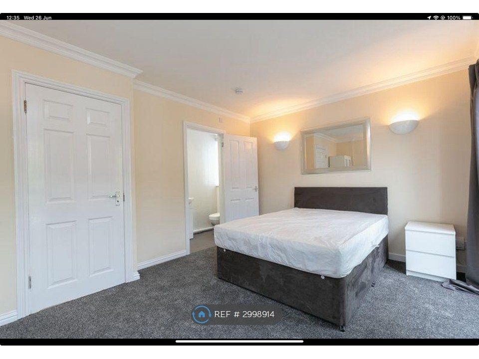 Property photo 1 of 9 Large Double Room