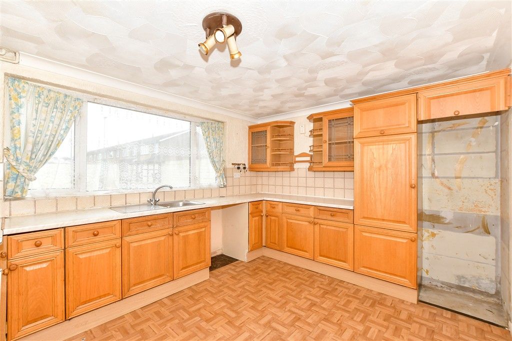 Property photo 3 of 15 Kitchen