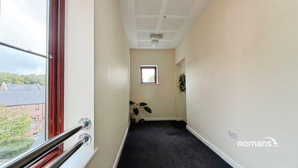 Property photo 2 of 14 Pbox-Img.Jpg