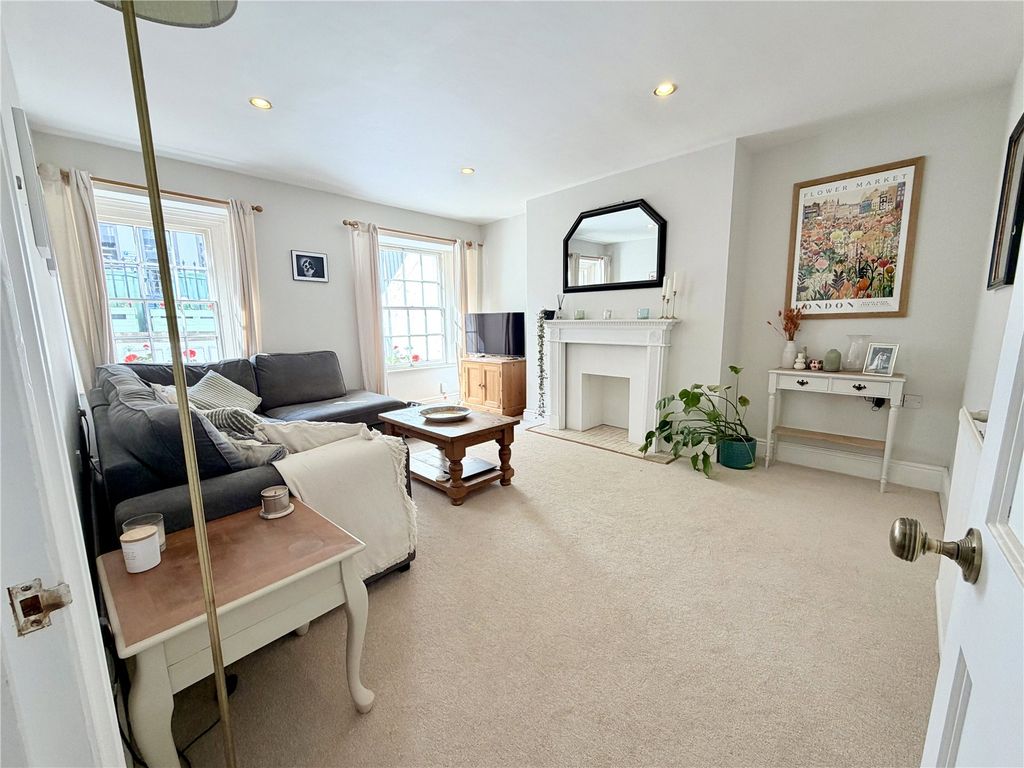 Property photo 3 of 10 Living Room
