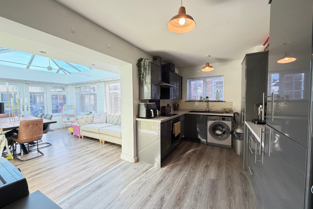 Property photo 2 of 27