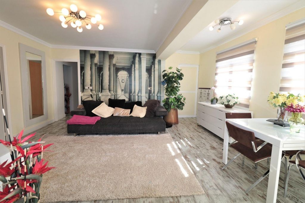 Property photo 2 of 29