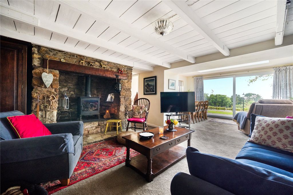 Property photo 3 of 15 Sitting Room