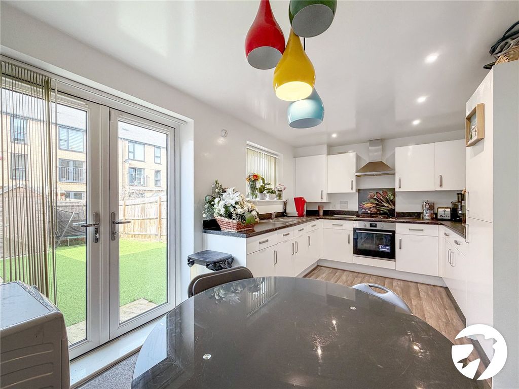 Property photo 3 of 16 Kitchen