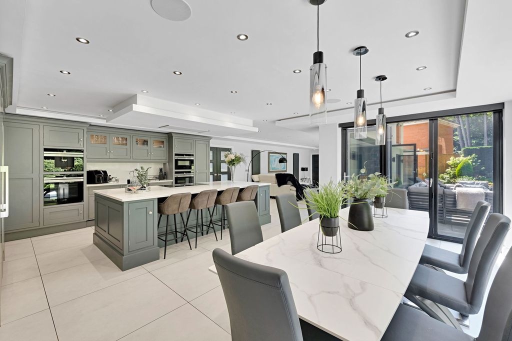 Property photo 3 of 48