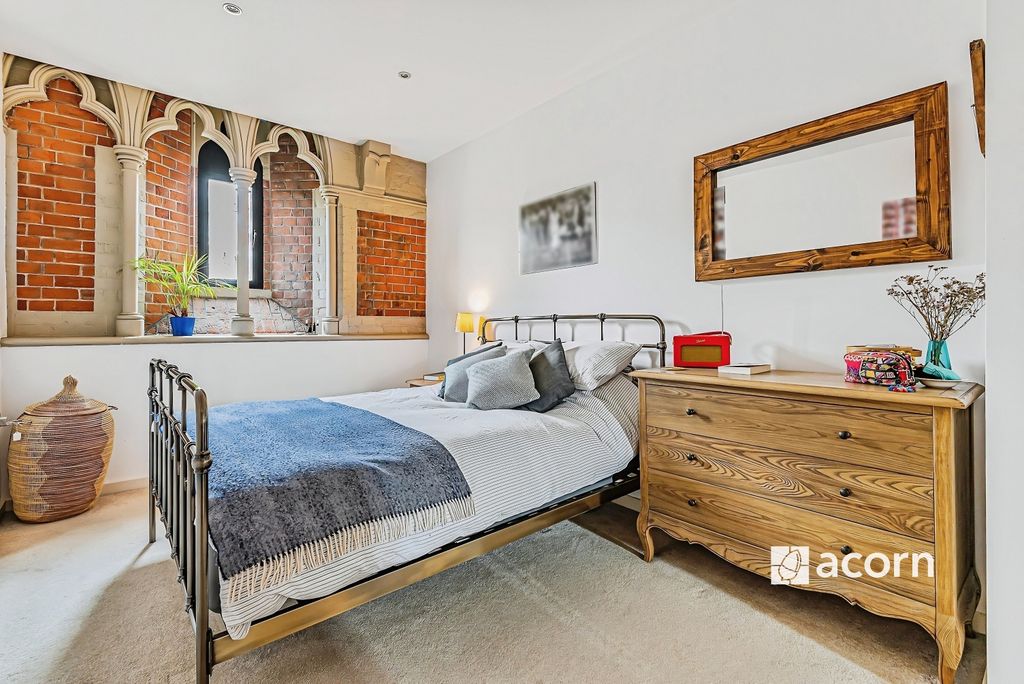 Property photo 3 of 10 Bedroom (2)