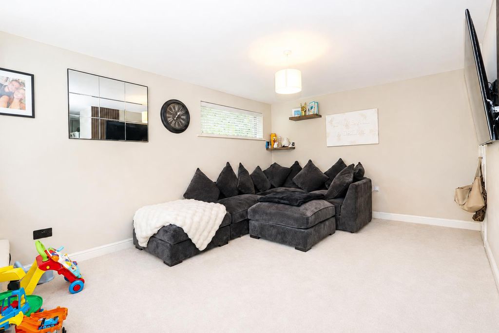 Property photo 3 of 10 Living Room.Png