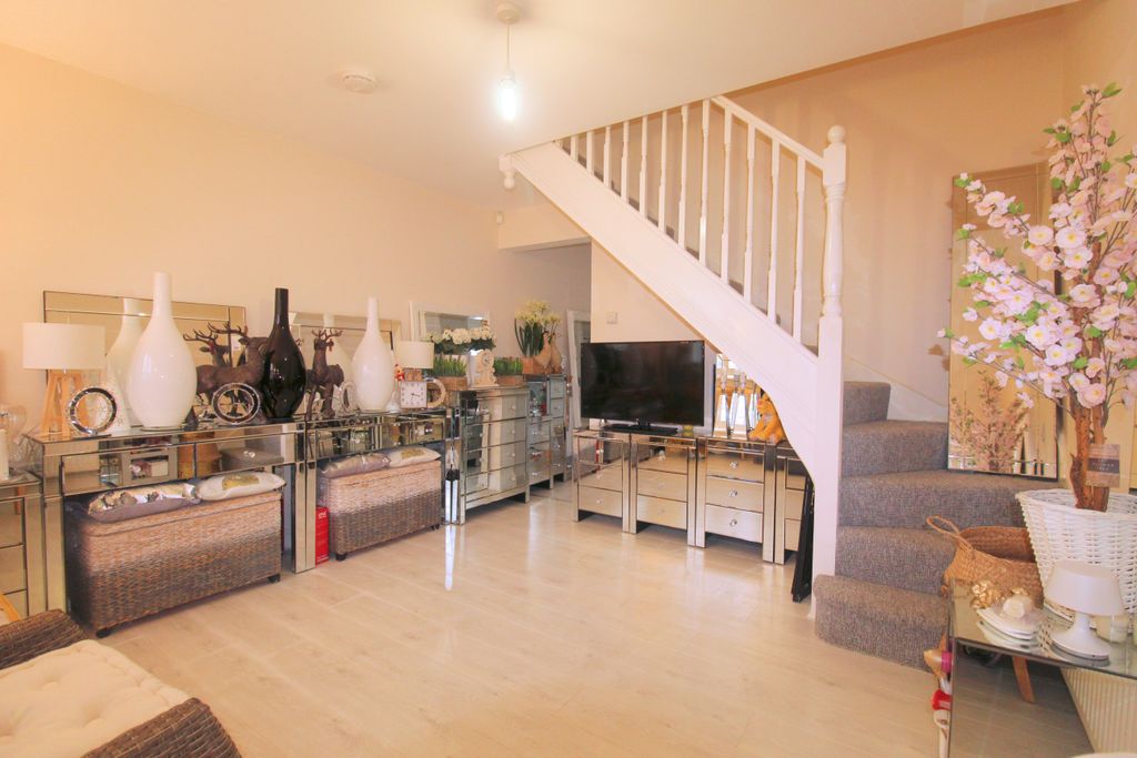 Property photo 2 of 14 Img_1308