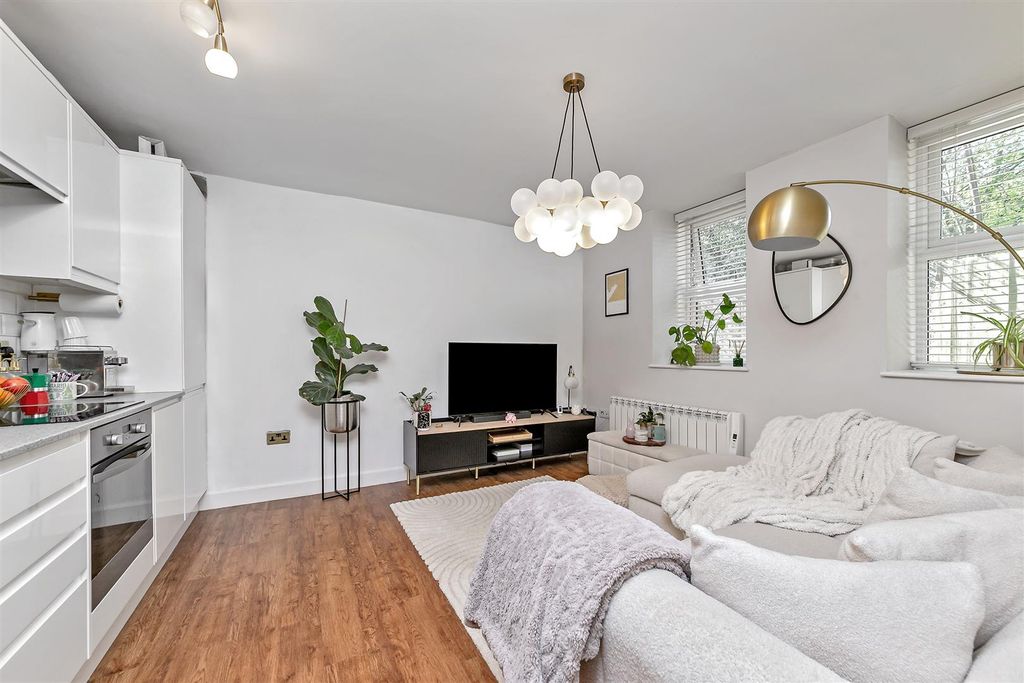 Property photo 2 of 14 5Porterswoodhouse-12.Jpg