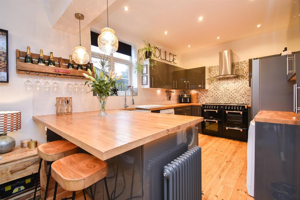 Property photo 3 of 25 Kitchen/Diner