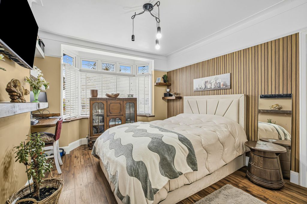 Property photo 2 of 25