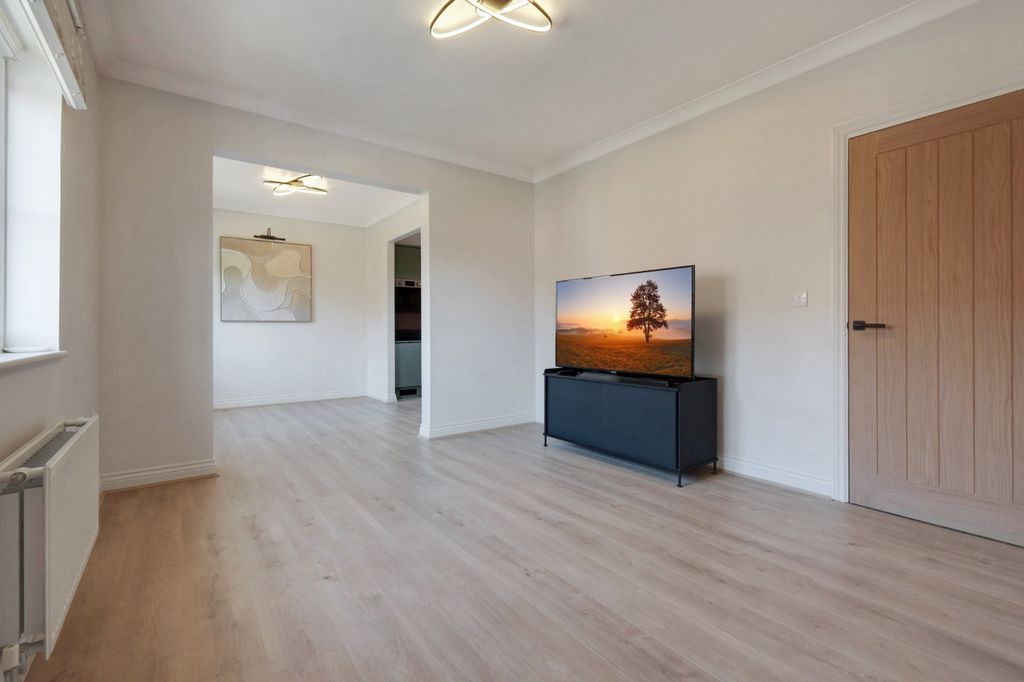 Property photo 3 of 15 4996015