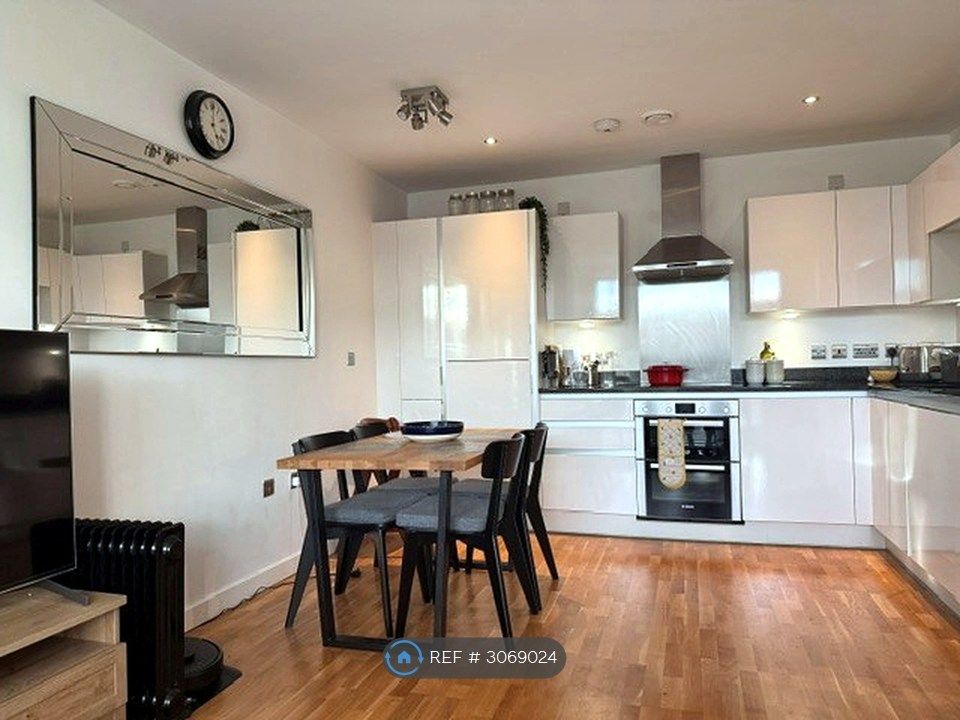 Property photo 2 of 9 Kitchen Dining