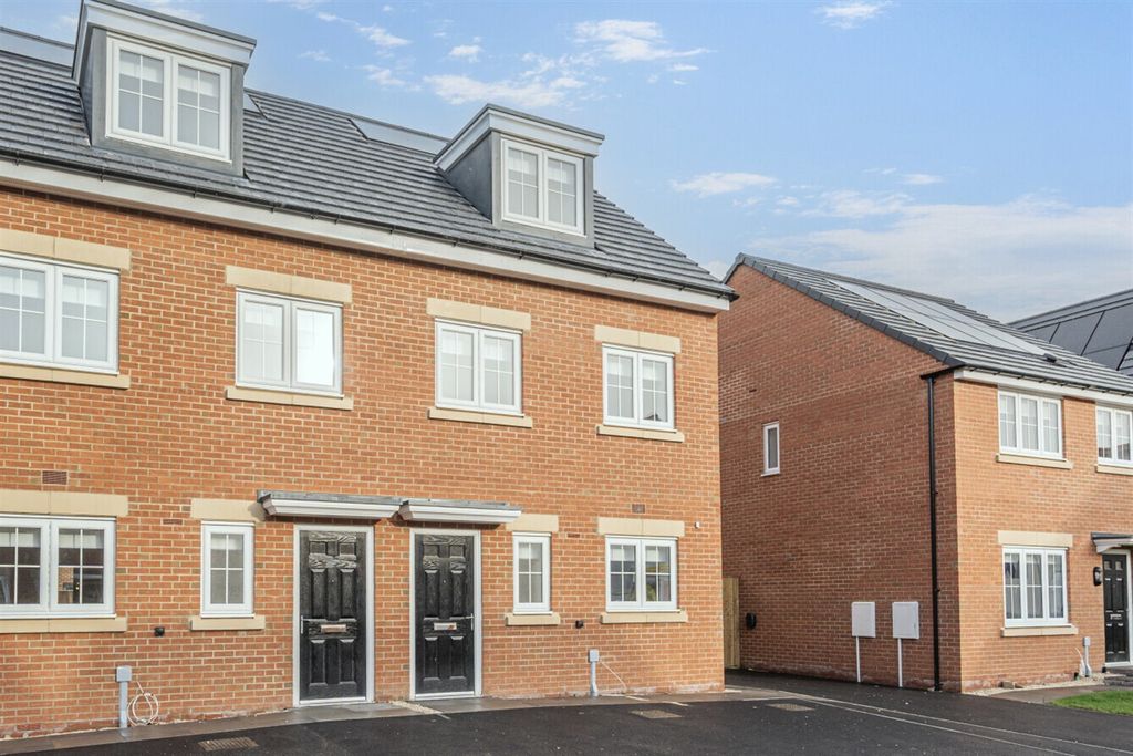 Property photo 1 of 9 Exterior