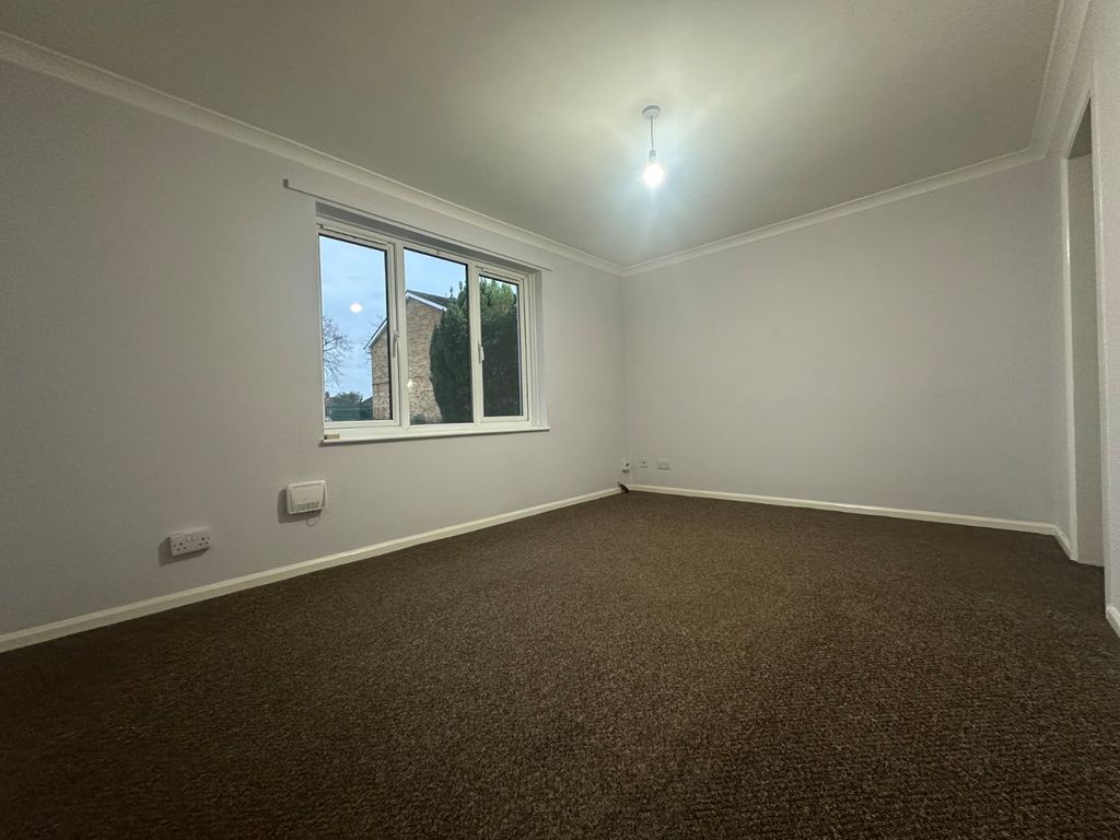Property photo 2 of 5 Living Room