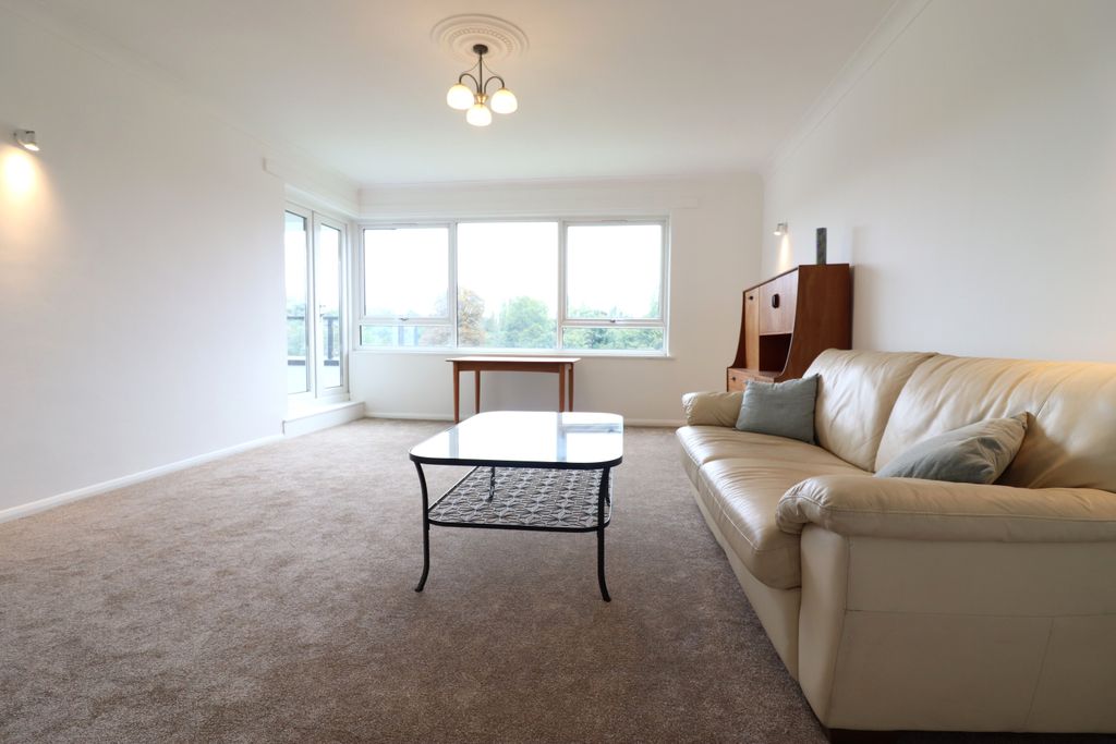 Property photo 3 of 9 15 Marlow House Reception