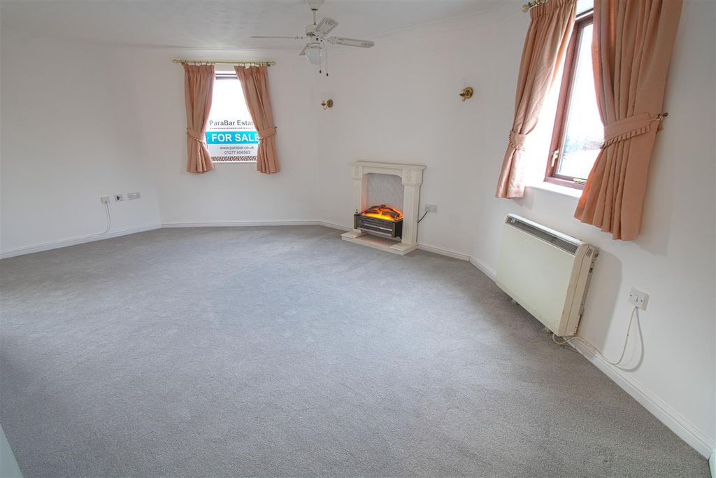 Property photo 1 of 9 Lounge3.Jpg