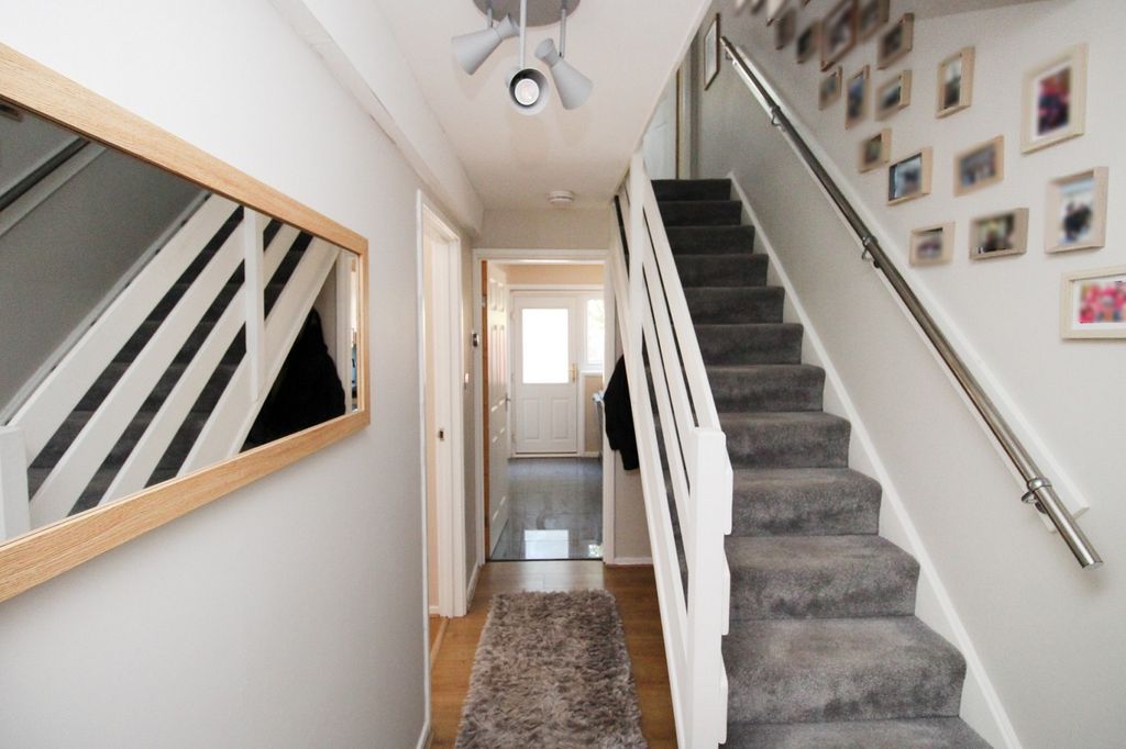 Property photo 2 of 13 Entrance Hall