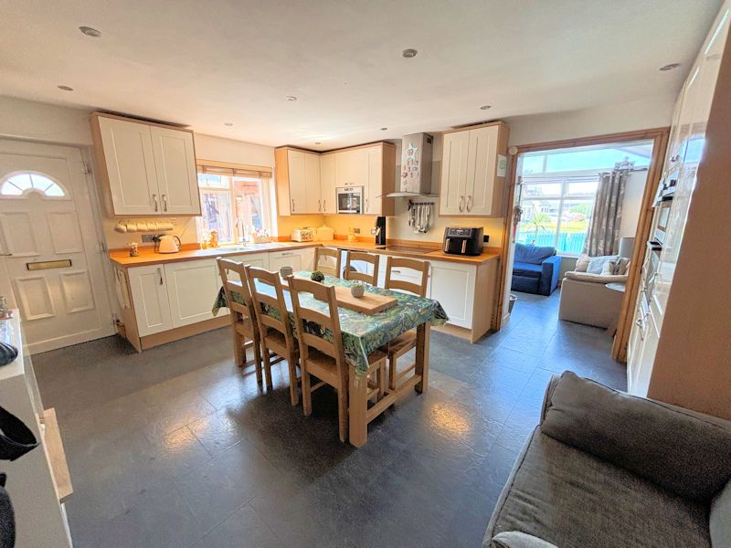 Property photo 3 of 33