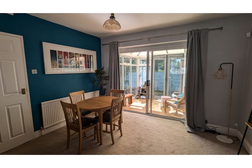 Property photo 3 of 16 Dining Area