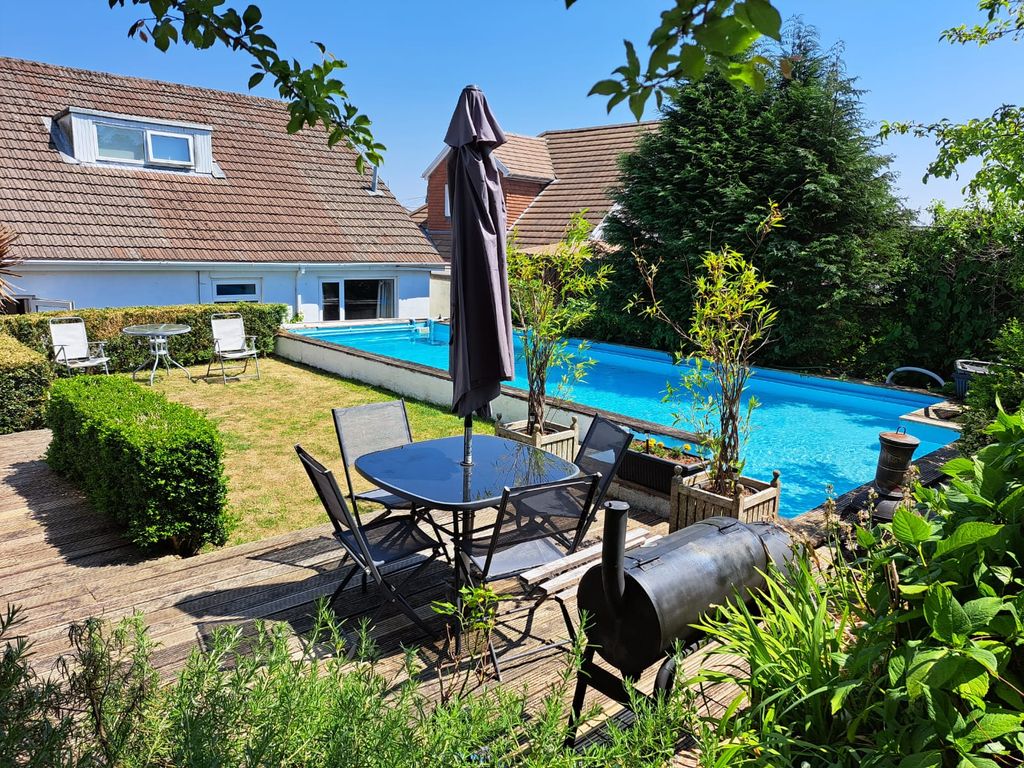 Property photo 2 of 48