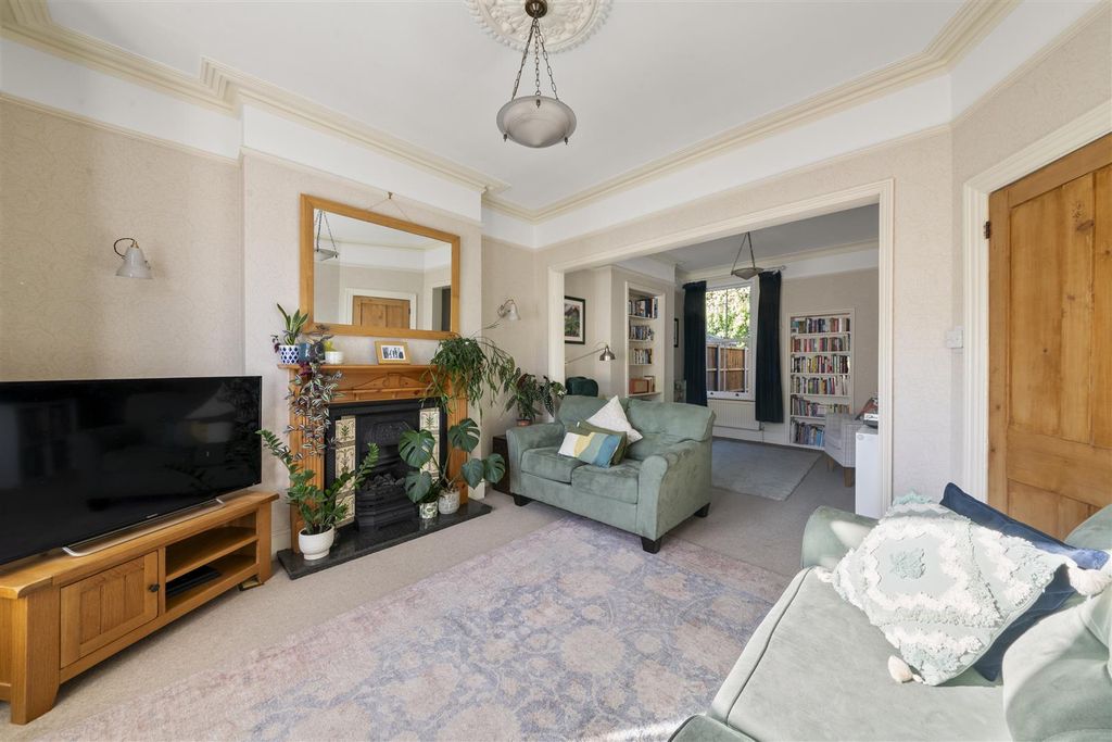 Property photo 3 of 17