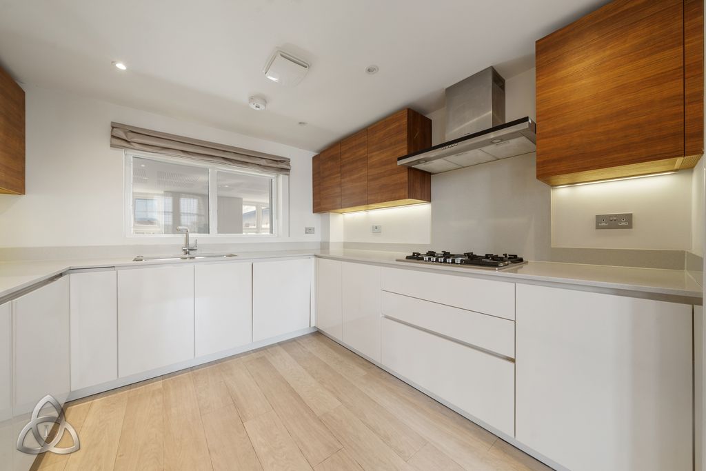 Property photo 2 of 9 Flat 13, 2 Havanna Drive Nw11 9Bb-3