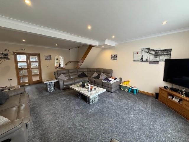 Property photo 2 of 13 Lounge
