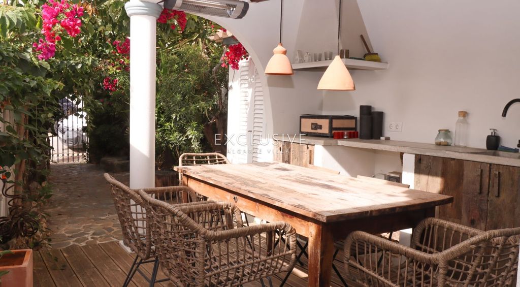 Property photo 2 of 32