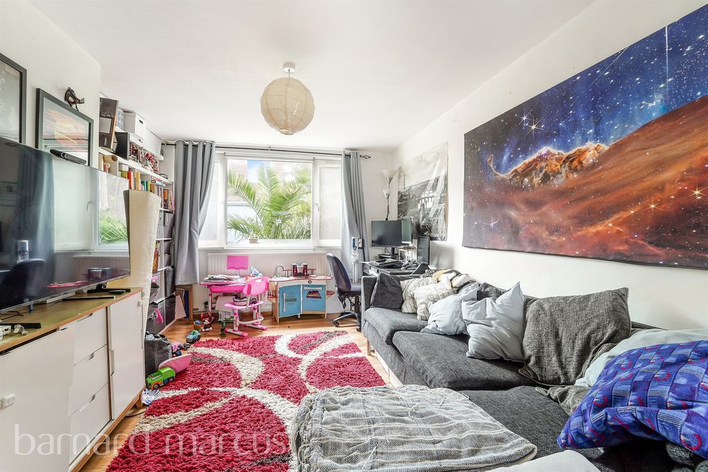 Property photo 3 of 12