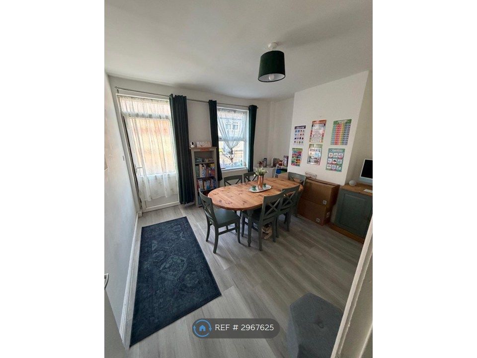Property photo 3 of 10 Dining Room